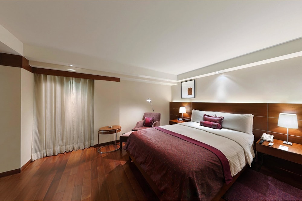 The Lalit New Delhi 22/63