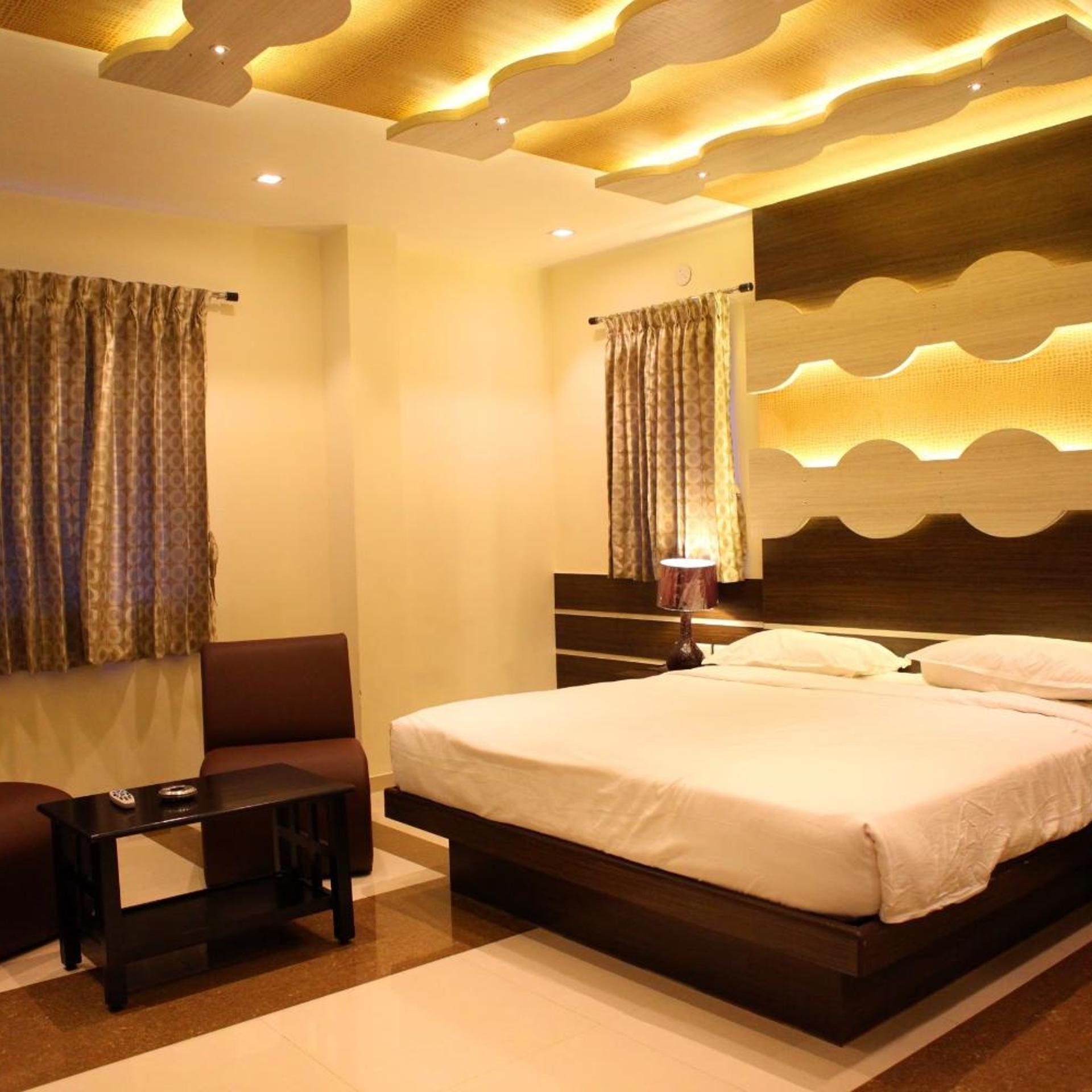 OYO Premium Avinashi Road Hope College 9/43