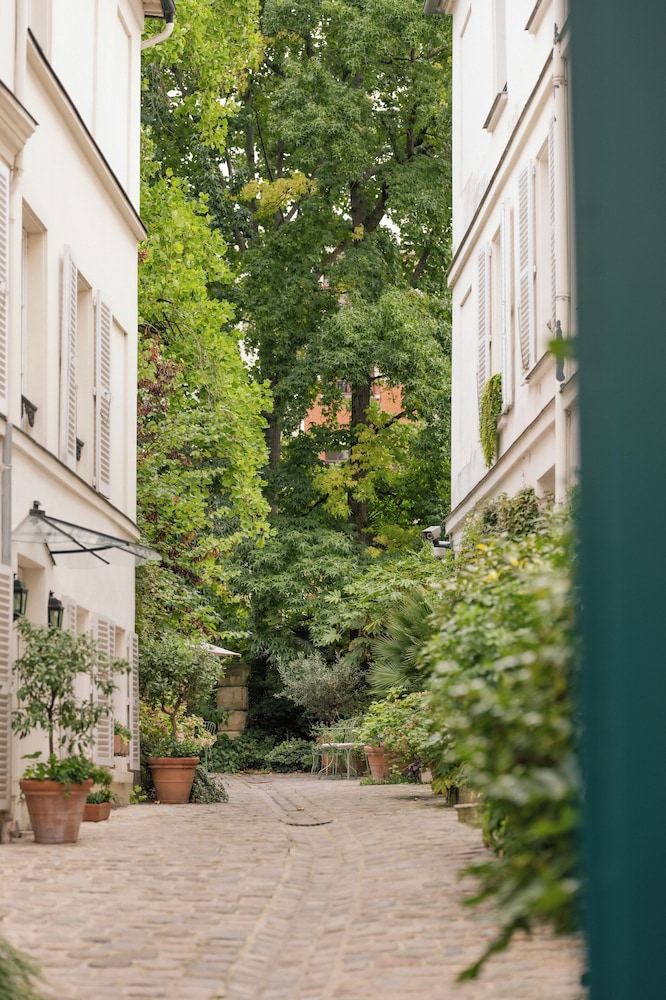 Hotel des Grandes Ecoles 39/49