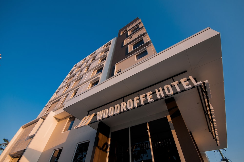 Woodroffe Hotel 2/49