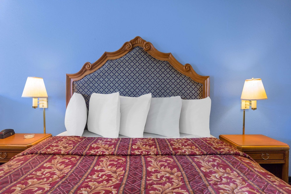 Days Inn by Wyndham San Antonio 11/19