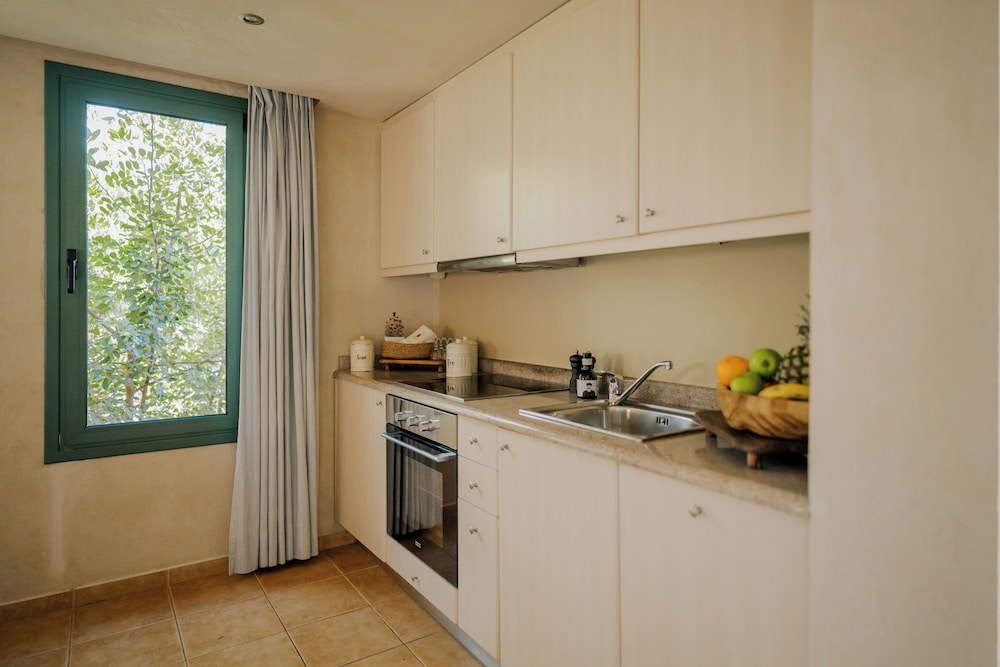 جناح بريميوم بسرير كينج بغرفة نوم واحدة مع أريكة، Village Heights Resort 2/2