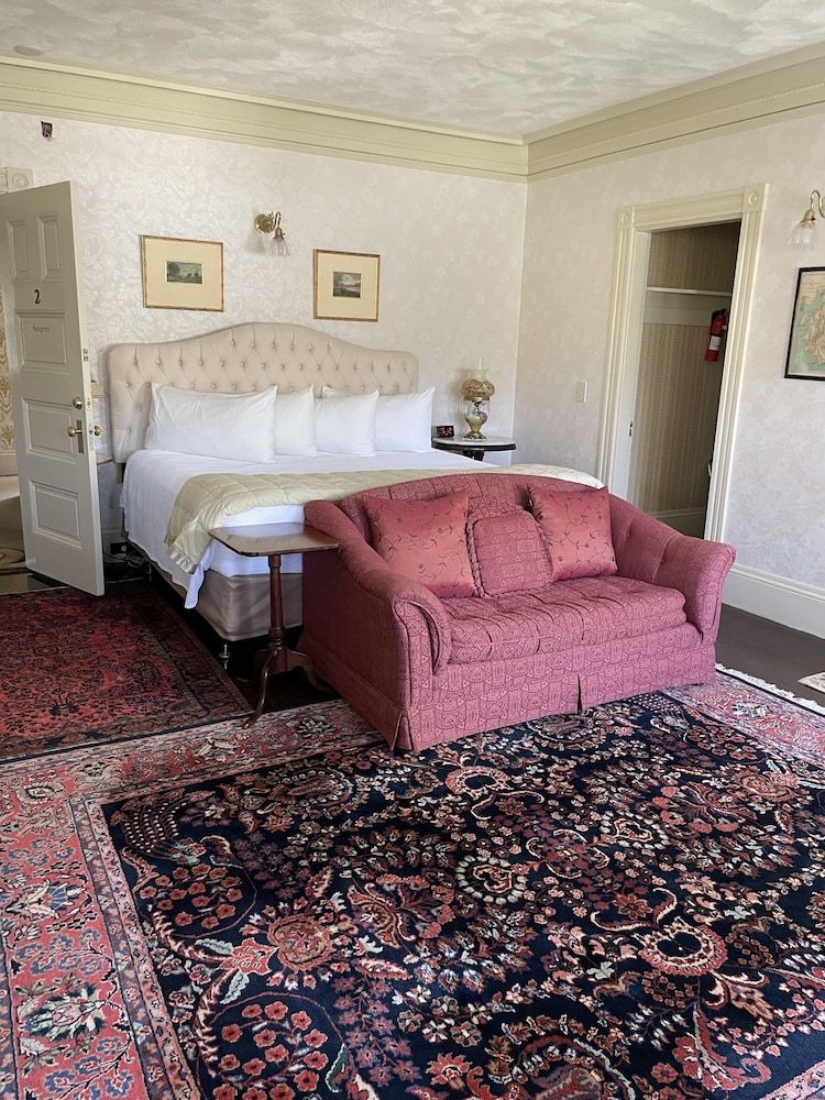 Moseley Cottage Inn and Town Motel 11/50