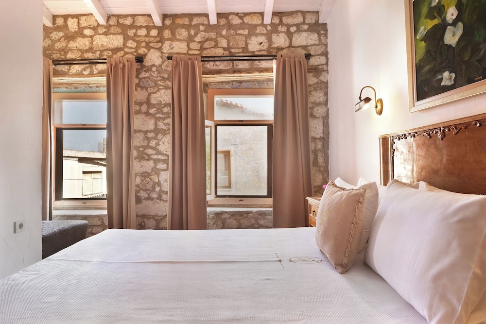 Krem Hotel 11/50