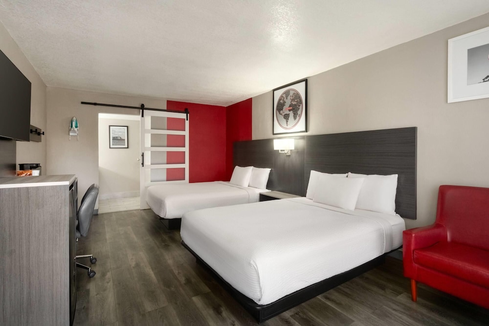 Ramada by Wyndham Cocoa 18/59