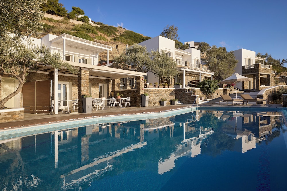 Selana Suites 3/50