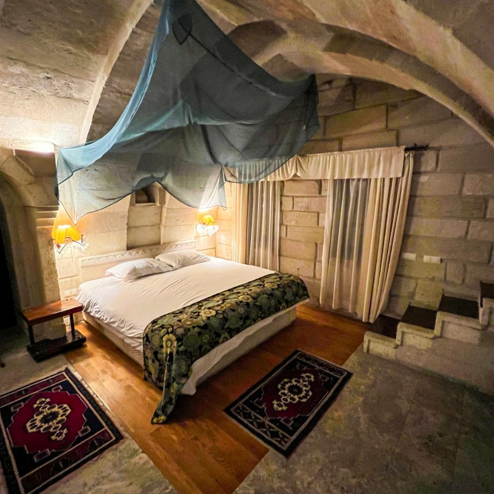 Cave, Presidential, Suite