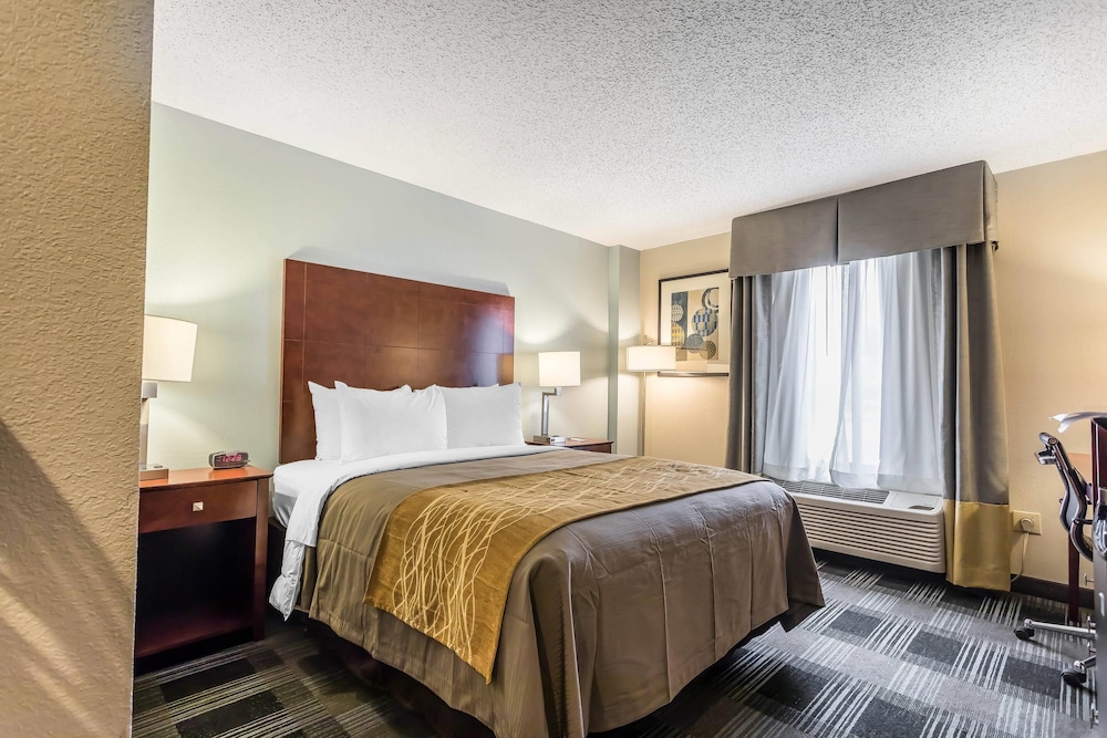 ROOM, QUEEN BED, ACCESSIBLE