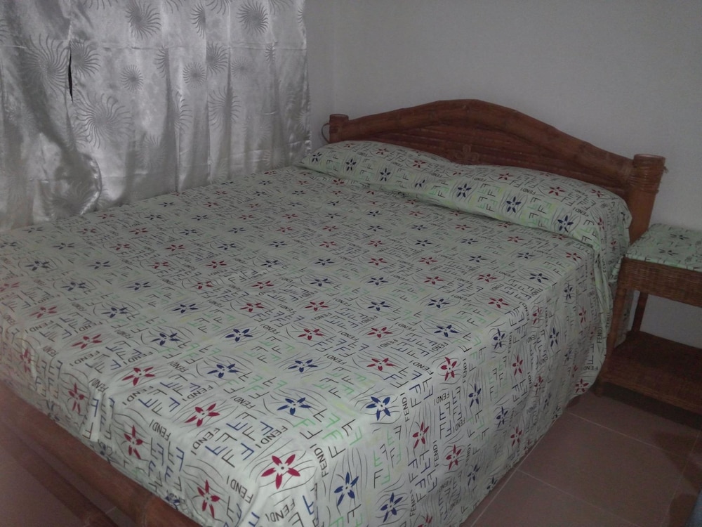 Yellow House Vacation Rental 10/23