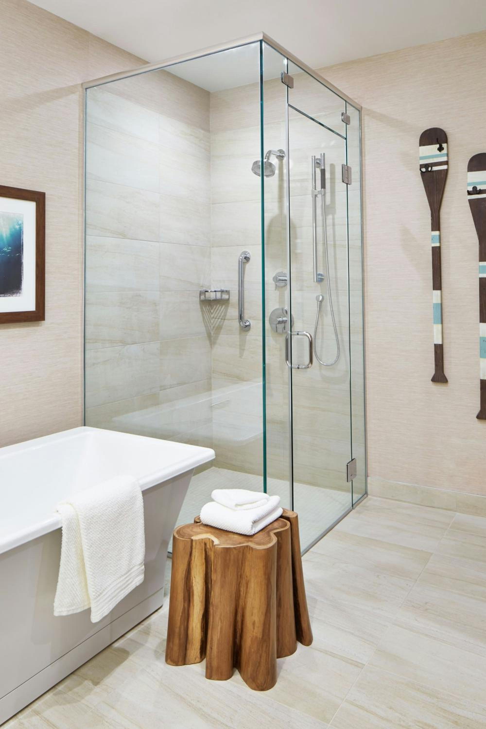 جناح كبير بسرير كينج بغرفة نوم واحدة، The Del Monte Lodge Renaissance Rochester Hotel Spa 8/9