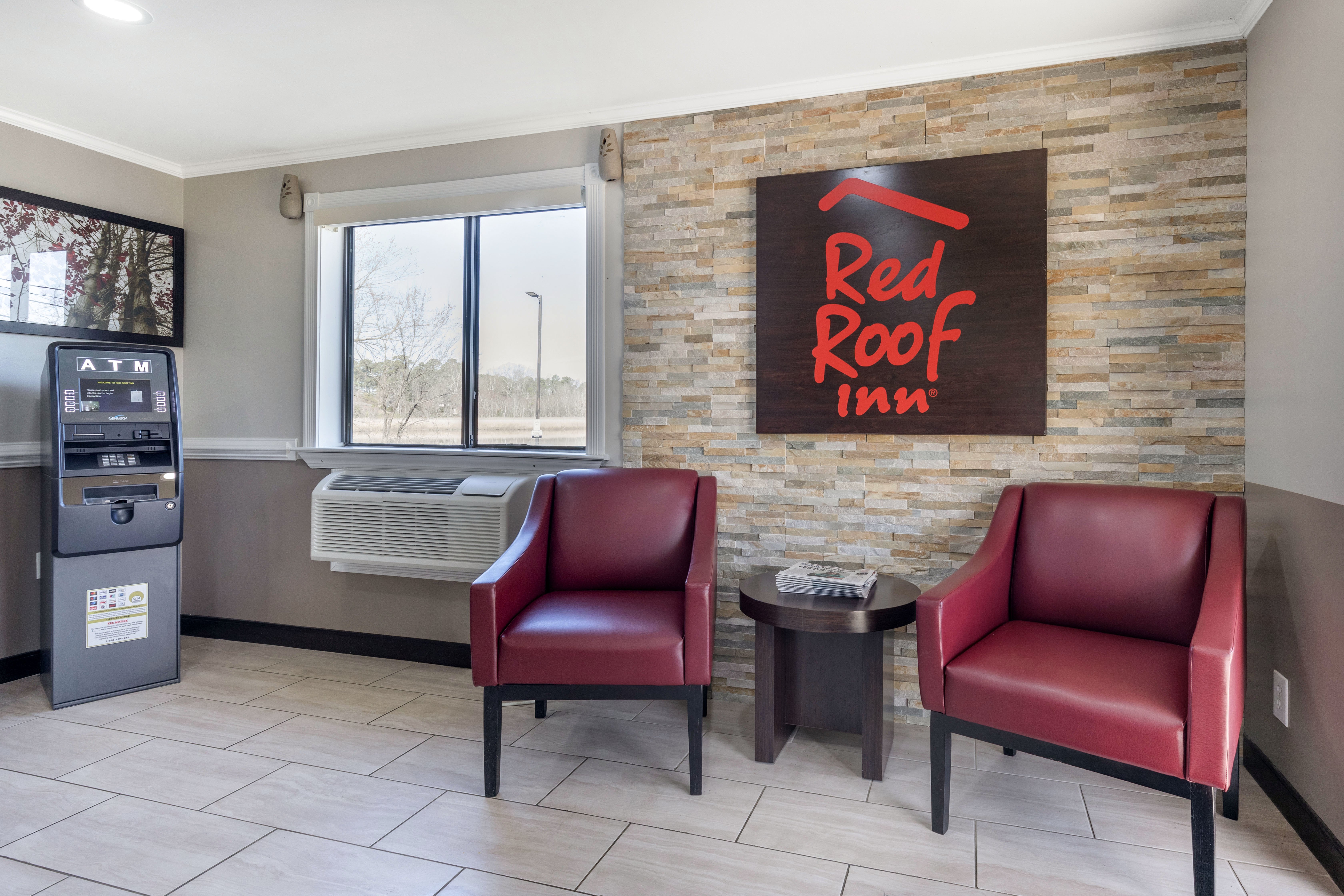 Red Roof Inn Suffolk 15/21