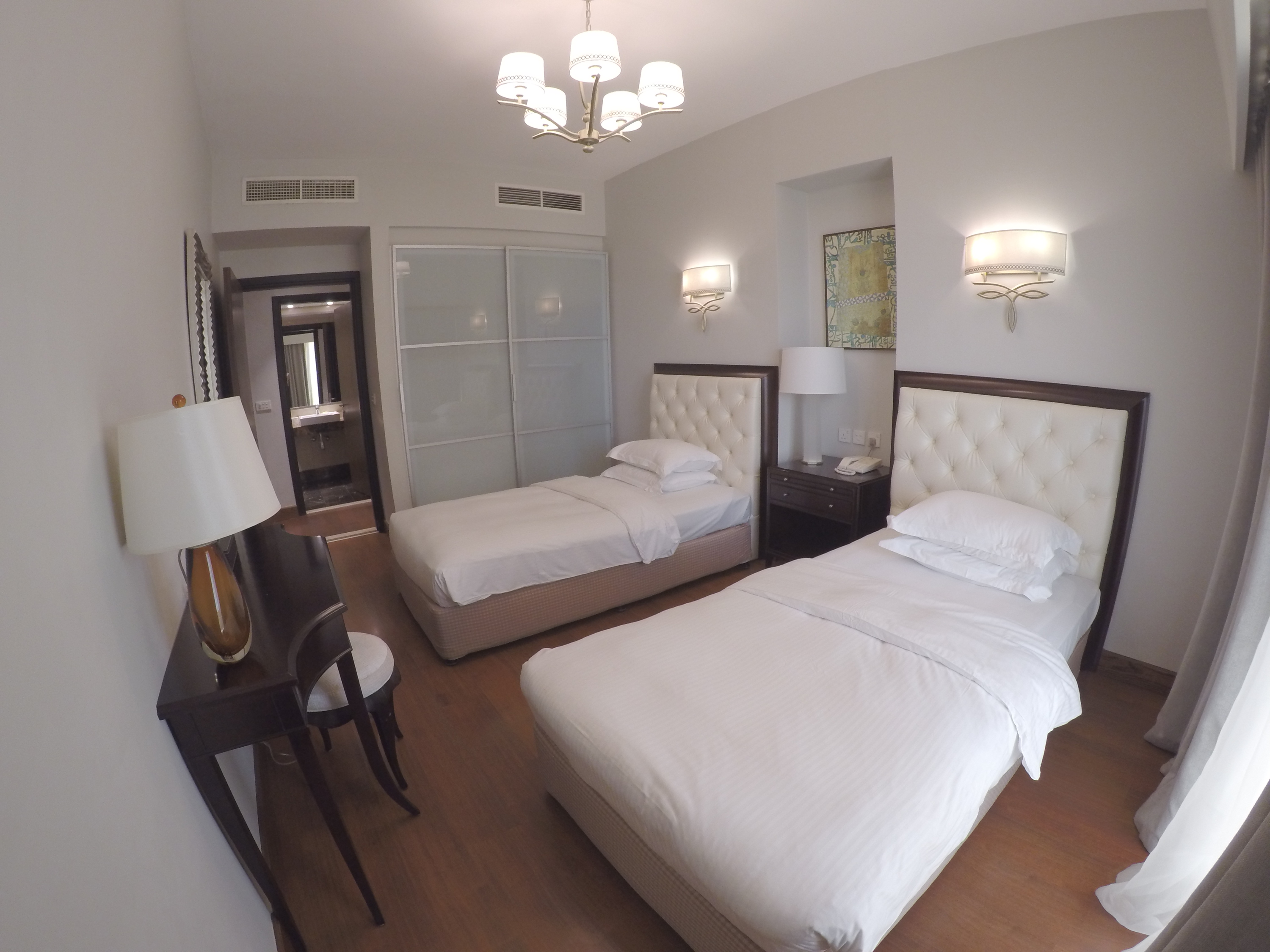 2 Bedrooms, Suite
