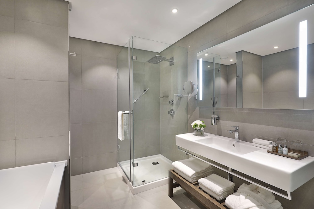 Legend Hotel Lagos Airport Curio Collection By Hilton 15/81