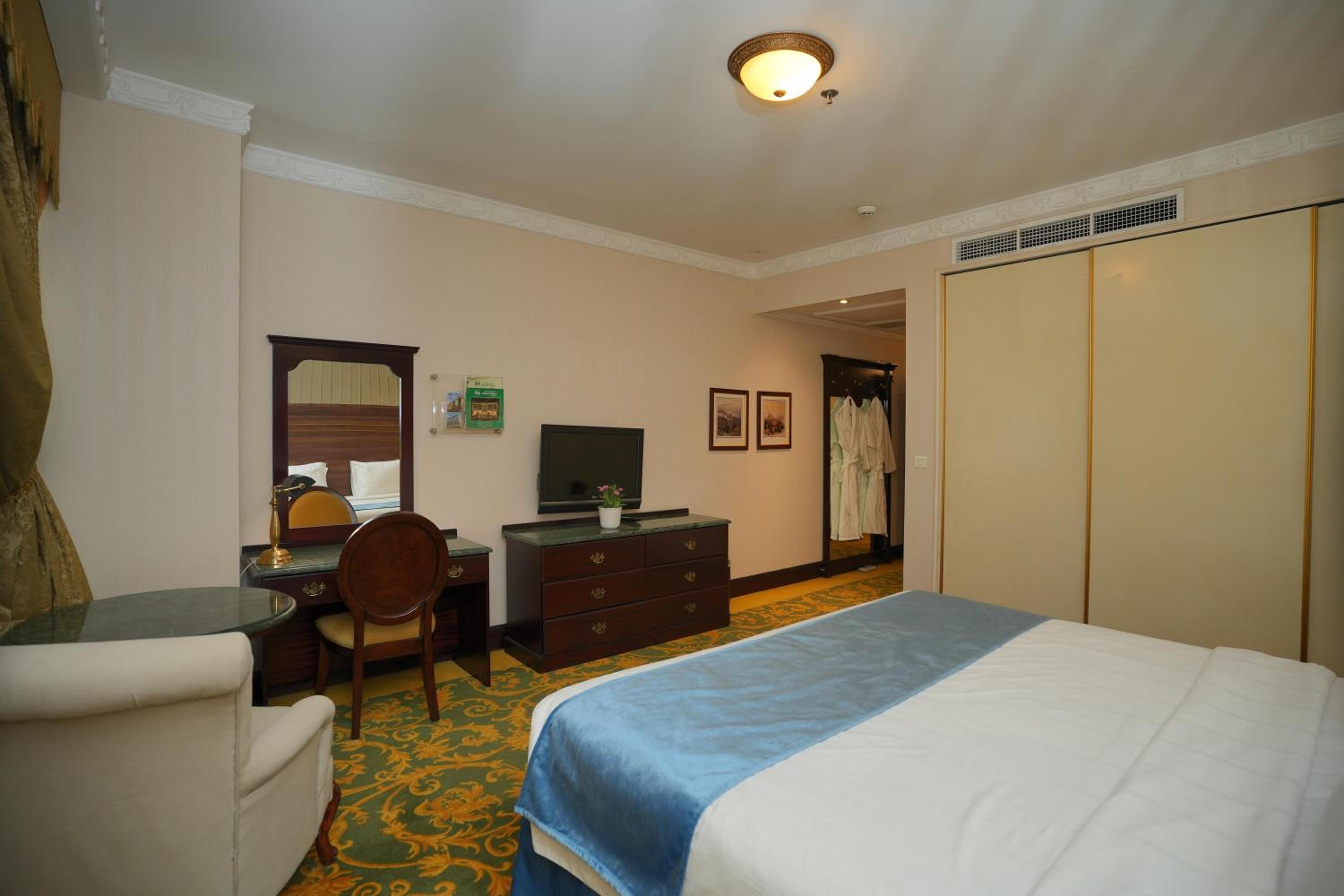 Superior, Suite, King Bed, Habitat Hotel All Suites 4/10