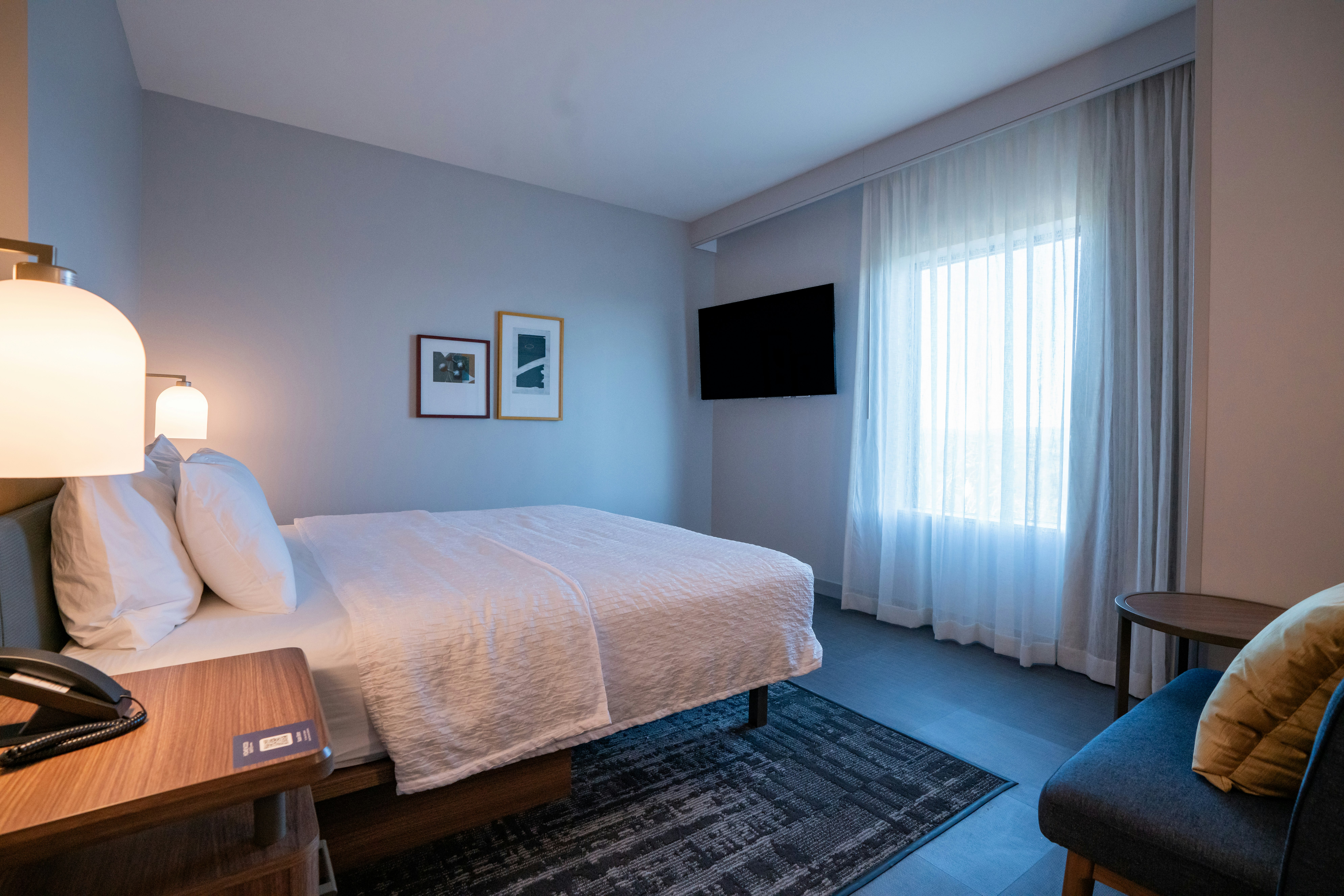 Efficiency, Suite, King Bed