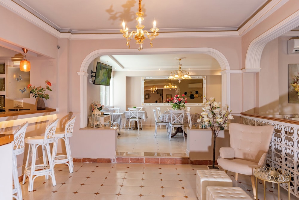 Sirena Beach Hotel 44/56