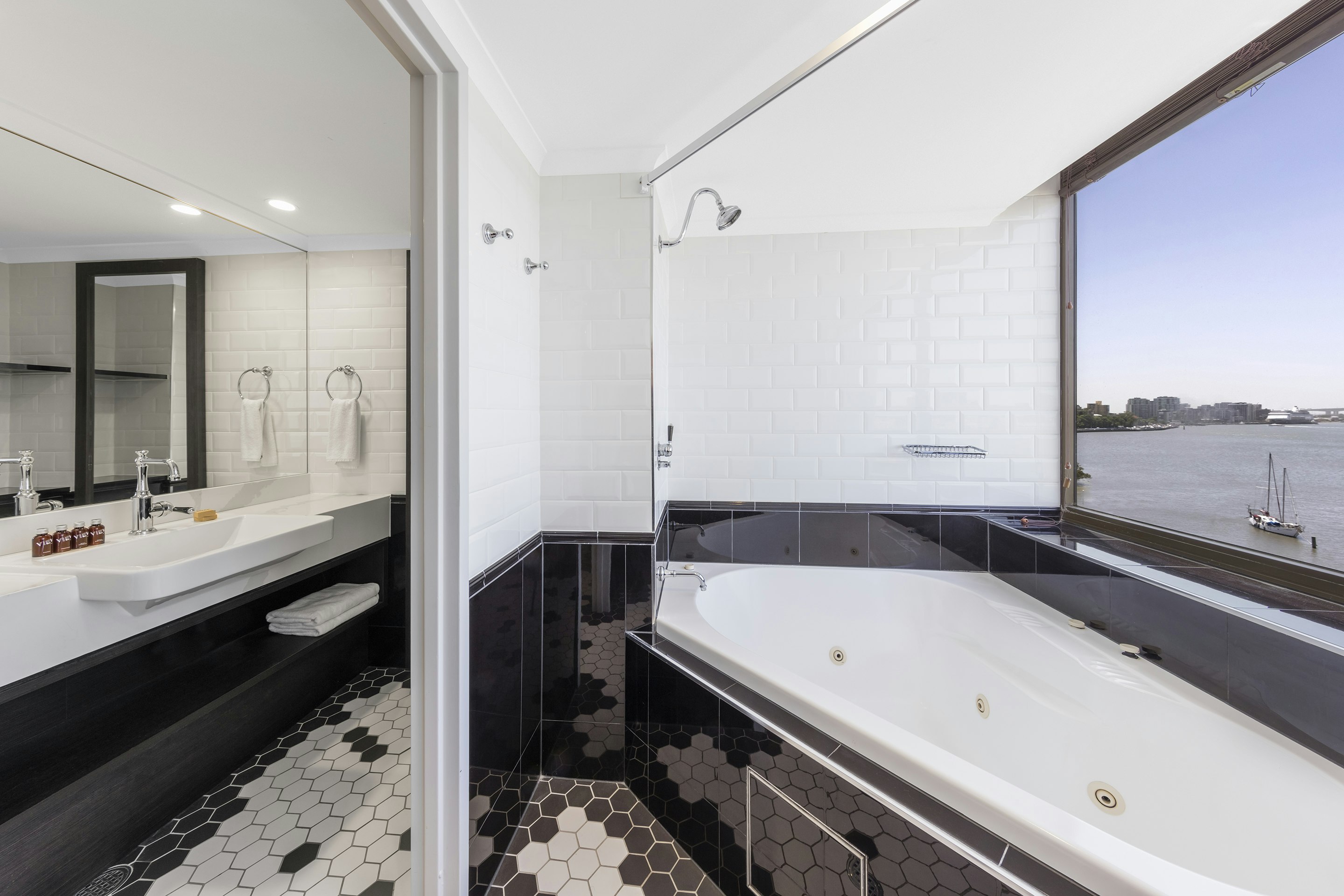 River, Spa, Suite