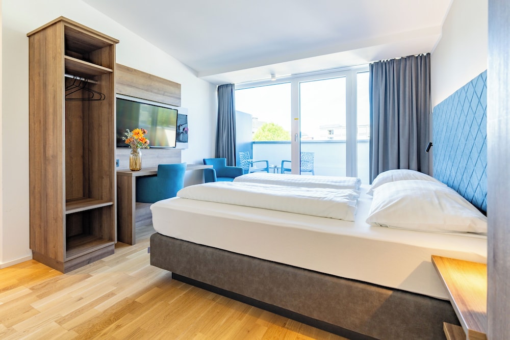 Jedermann Hotel 11/50