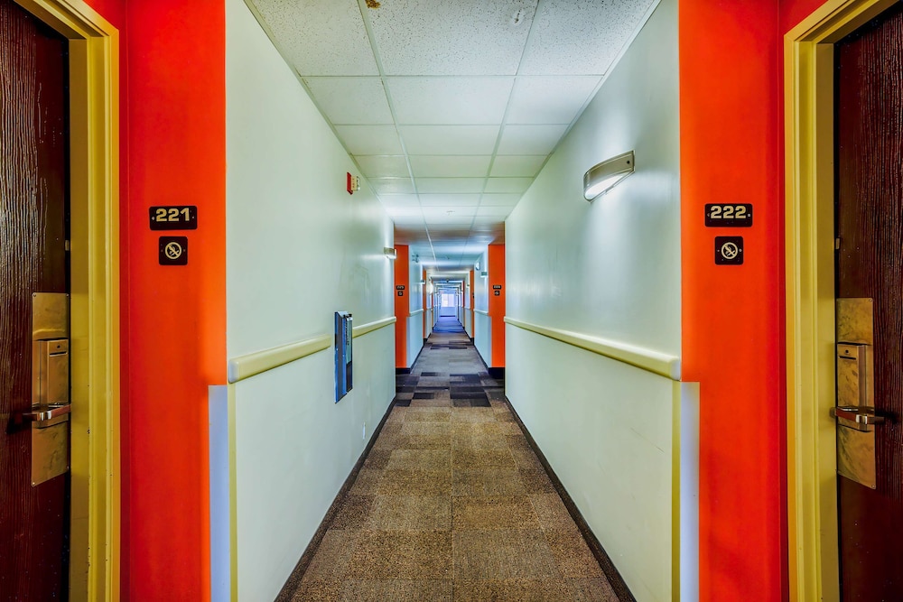 Motel6 Burlington On - Toronto West - Oakville 7/61