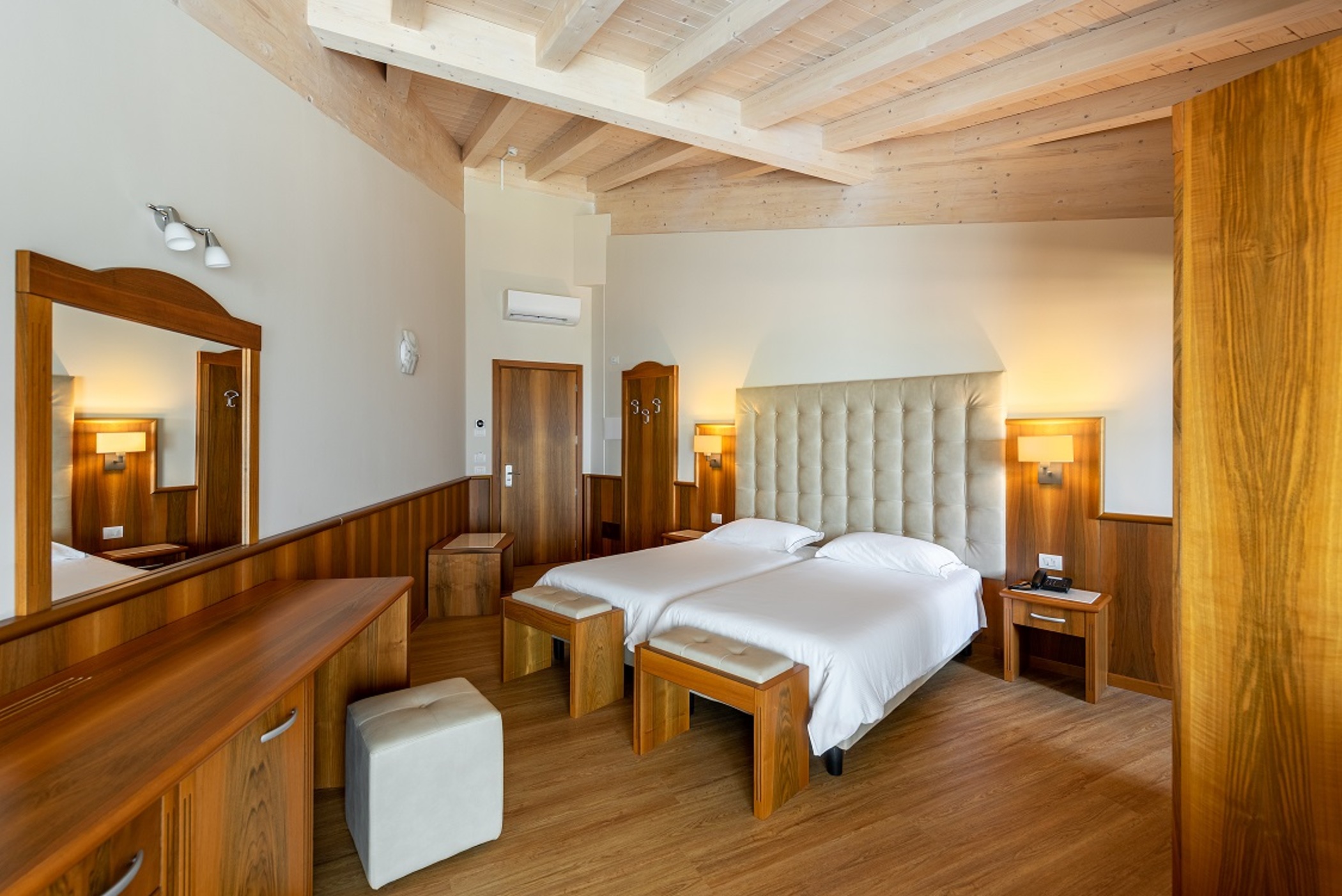 Superior, Double Bed, Partial Lake View