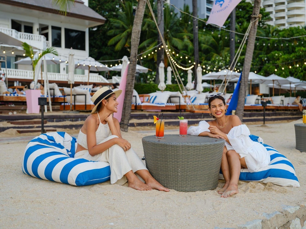Pullman Pattaya Hotel G 68/76