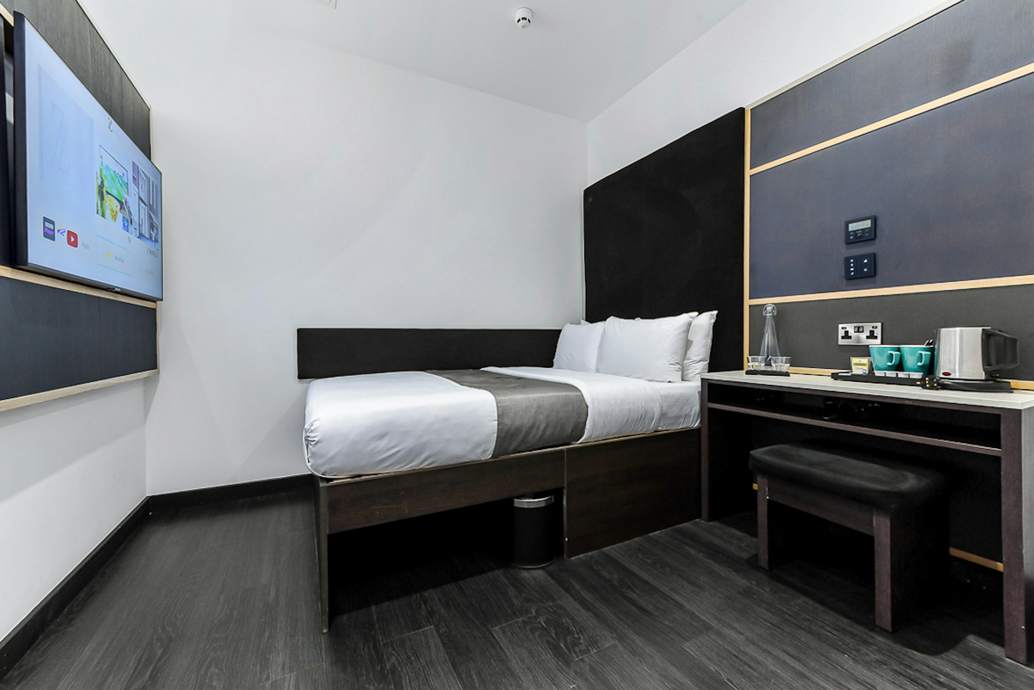 The Z Hotel Strand 7/25