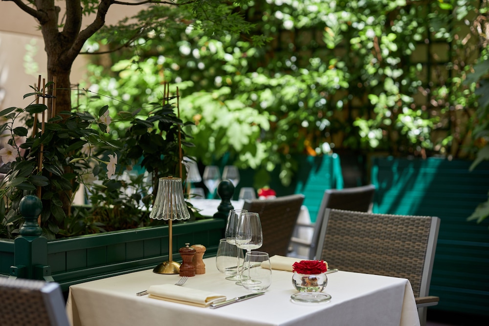 Hotel Regina Louvre 47/60