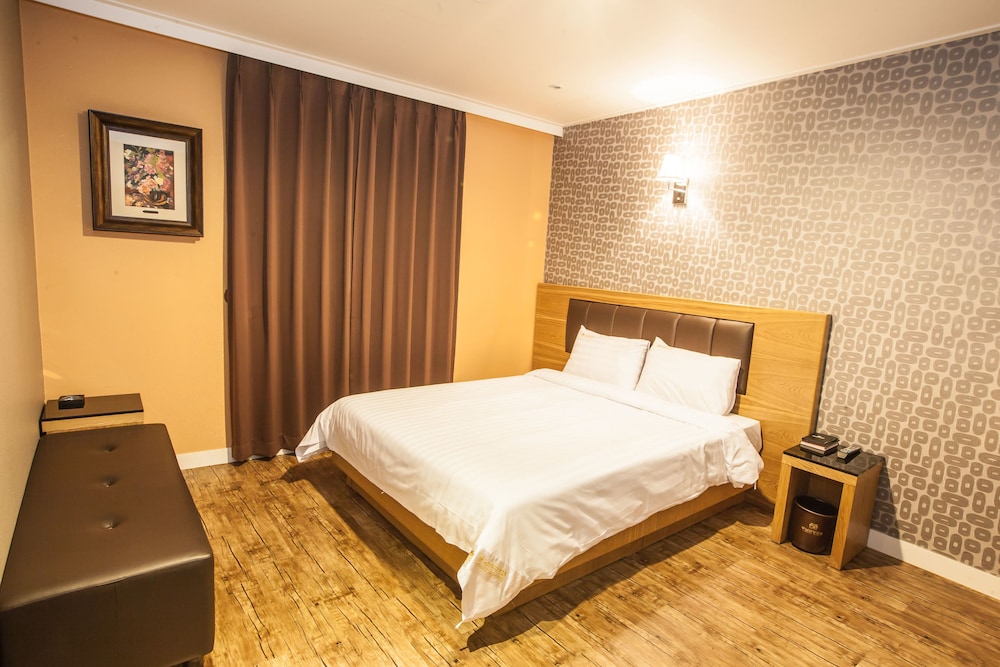 Jeonju Pungnam Family Hotel 17/50