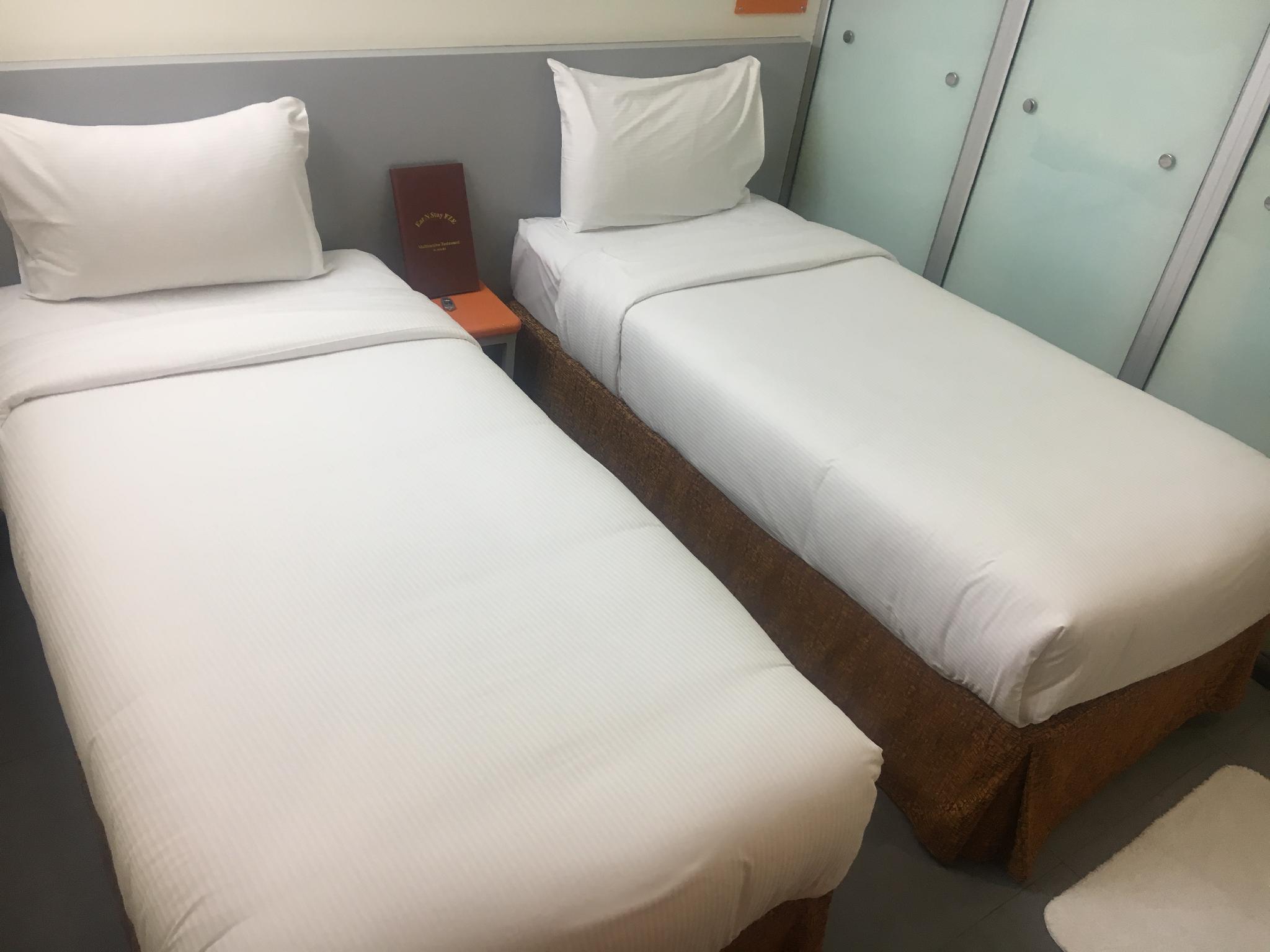 Budget, Twin Beds, No Window