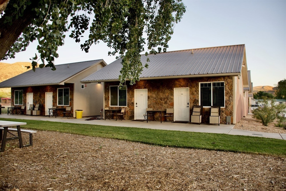 Zion s Camp and Cottages 5/50