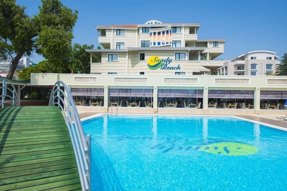 Sandy Beach Hotel 8/48