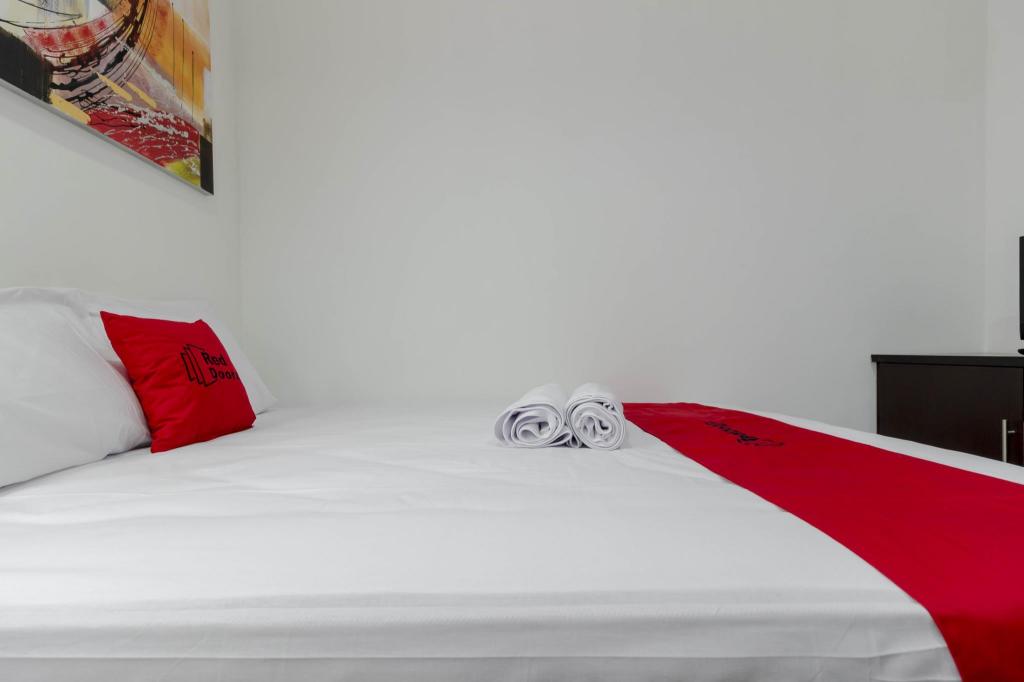 Reddoorz Plus Pasar Baru 22/43