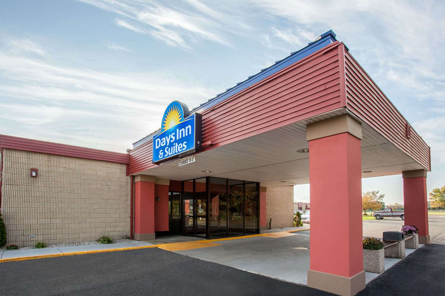 Days Inn & Suites by Wyndham Mt Pleasant 14/16