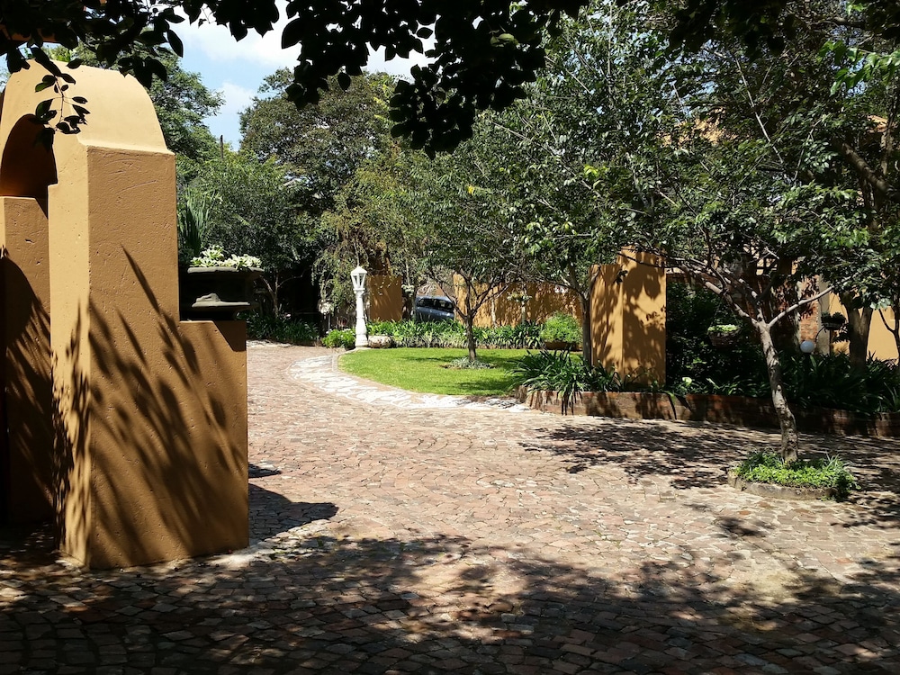 Izimbali Lodge 19/21