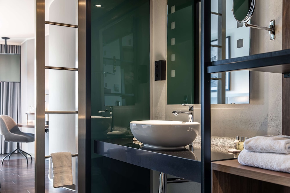 Radisson Hotel Zurich Airport 69/70