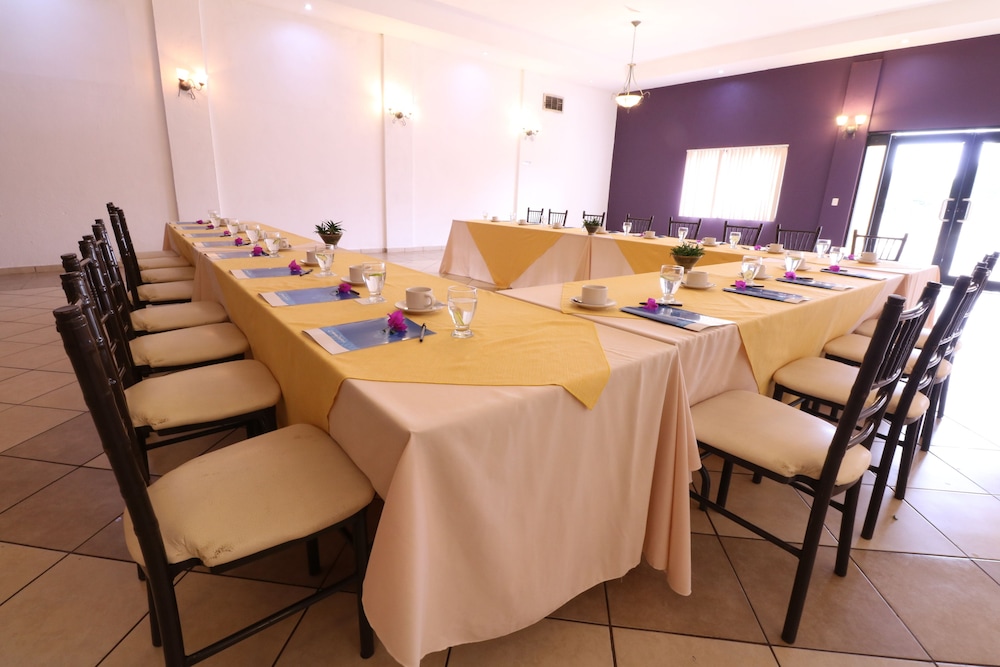 Mision Express Saltillo 15/24