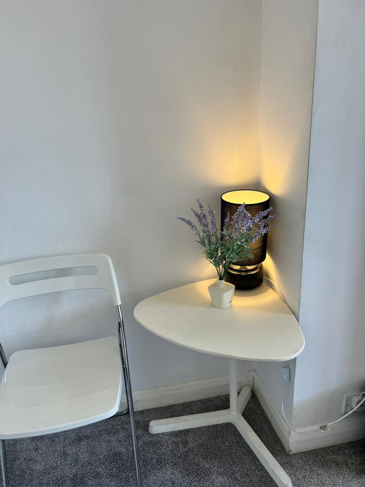 Airport Garden Rooms 18/25