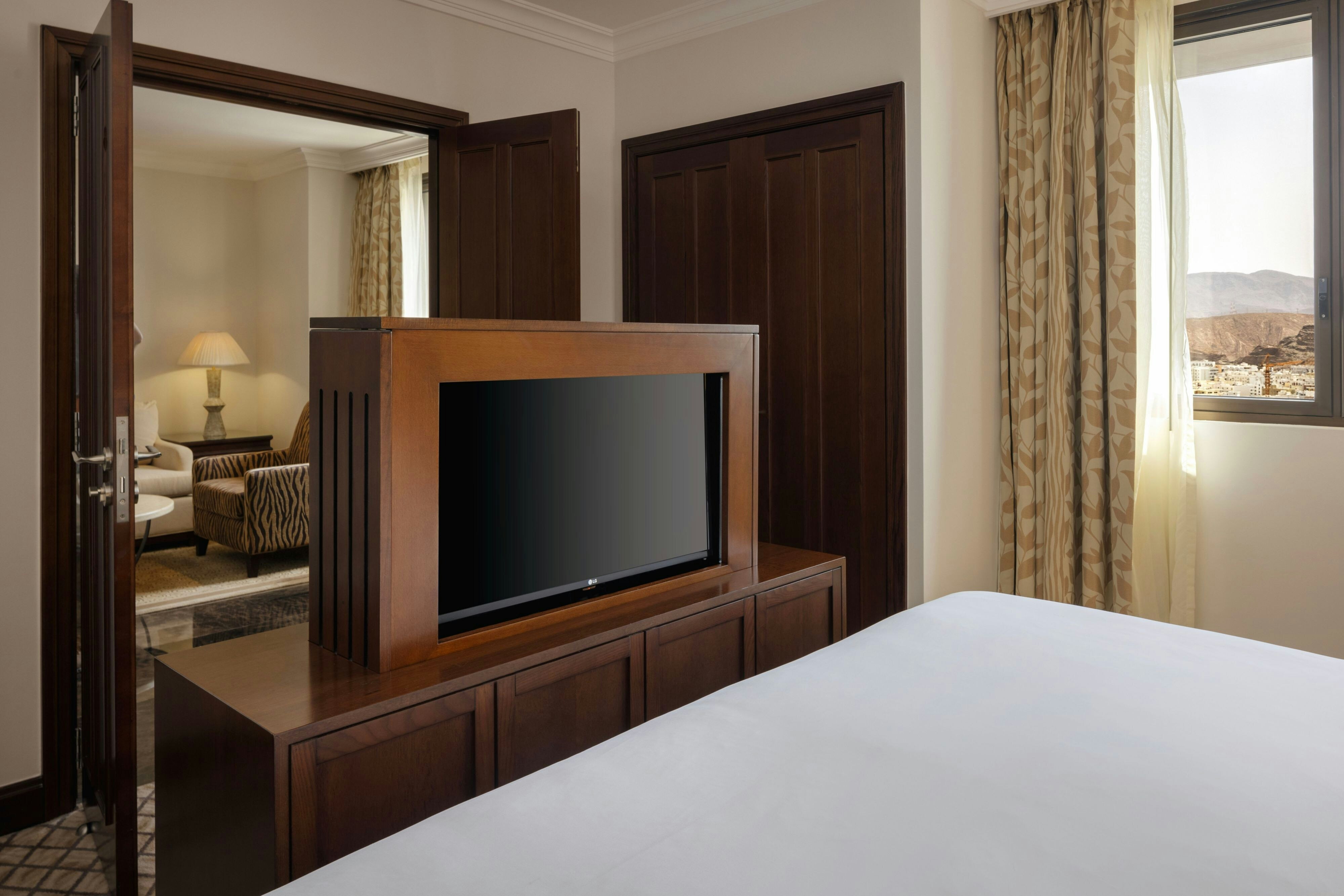 Sheraton Oman Hotel 27/81