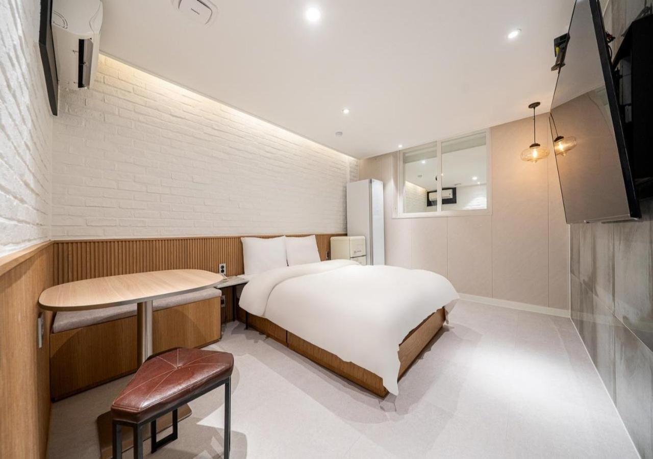 Hotel Salmon 8/50