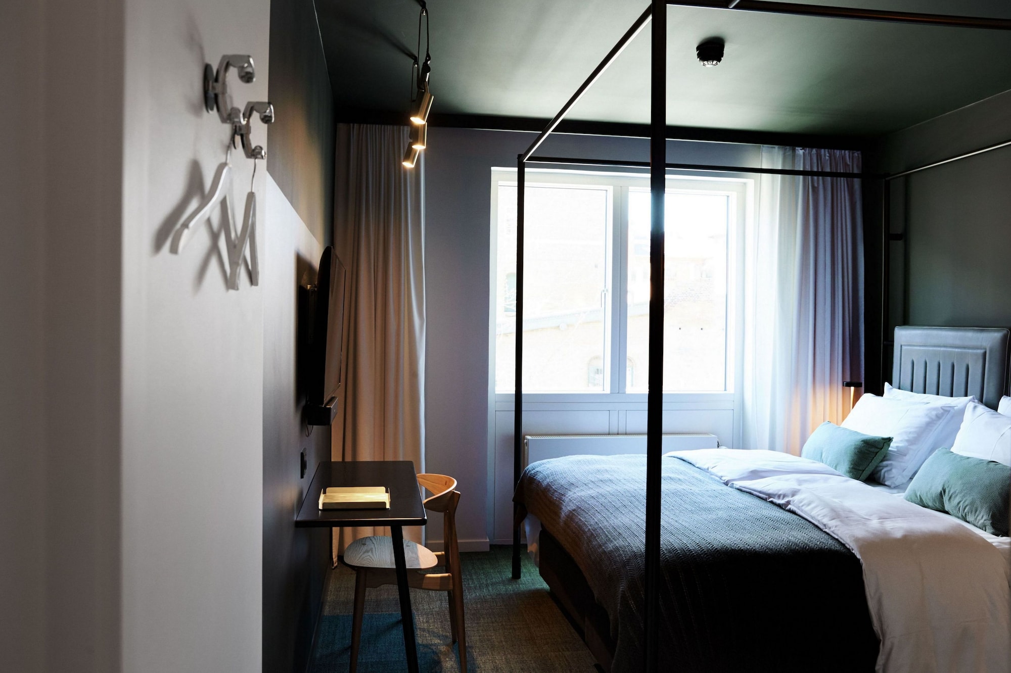 STANDARD, DOUBLE OR TWIN BED