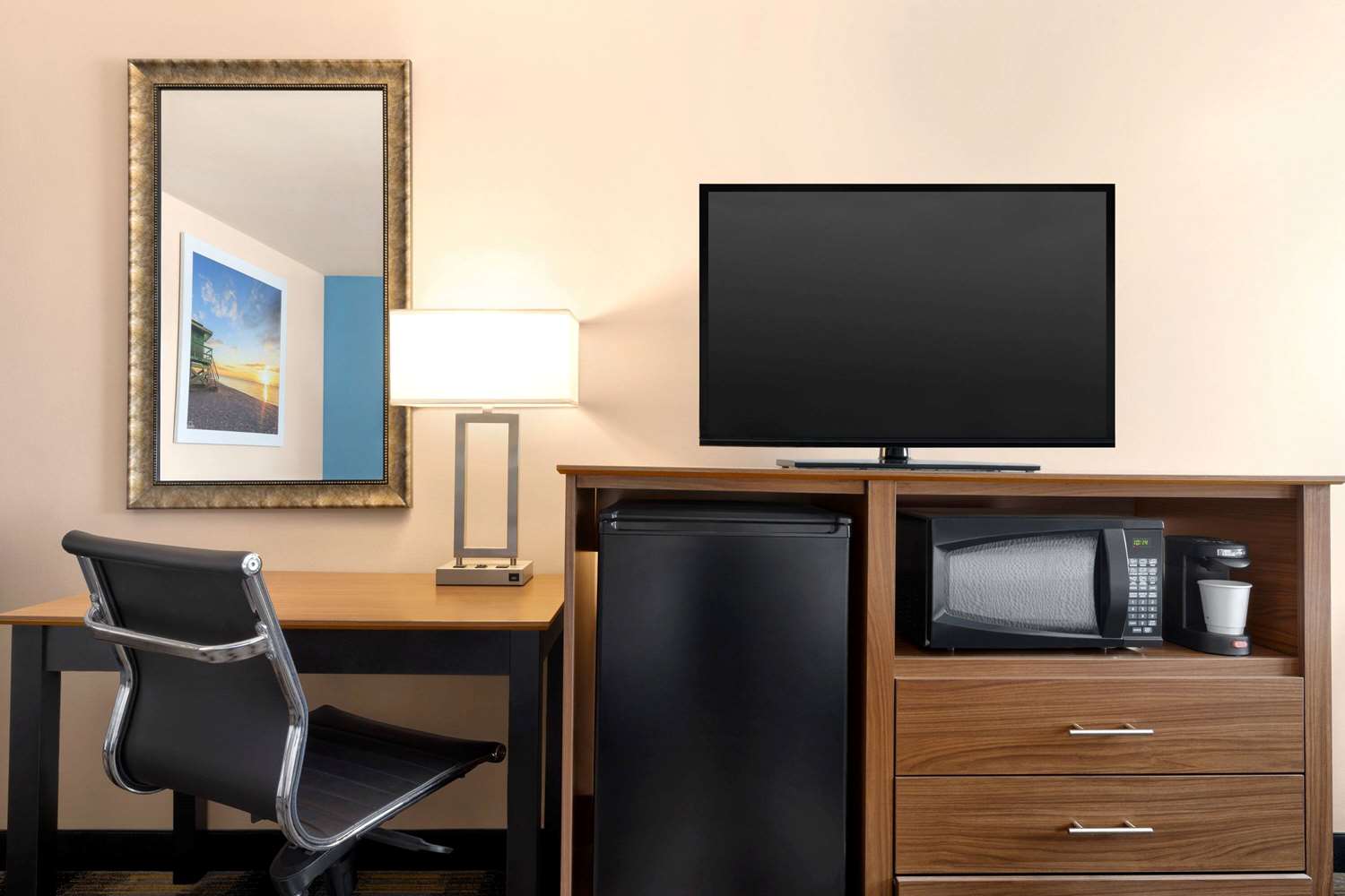 Days Inn by Wyndham Middletown/Newport Area 24/40