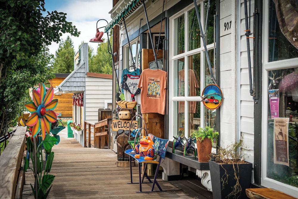 Spirit Lake Lodge and Snowmobile Rentals 52/63