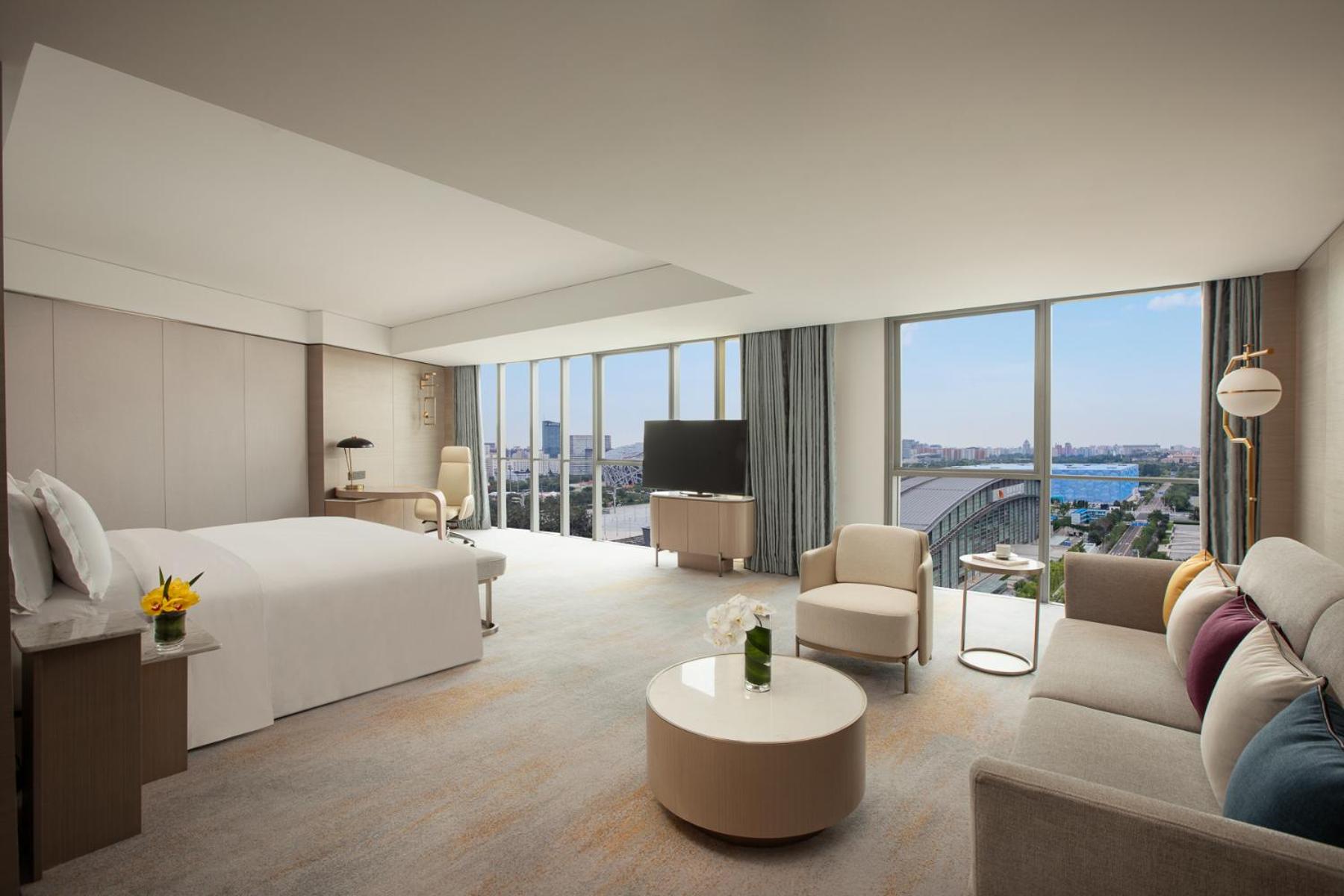 Junior Suite, King Bed, Bird's Nest View, Club Lounge Access