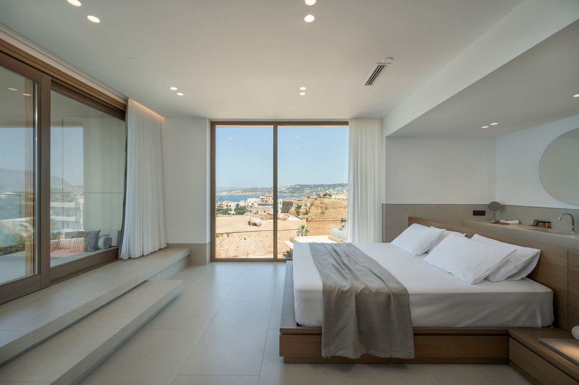 EXECUTIVE, SUITE, SEA VIEW
