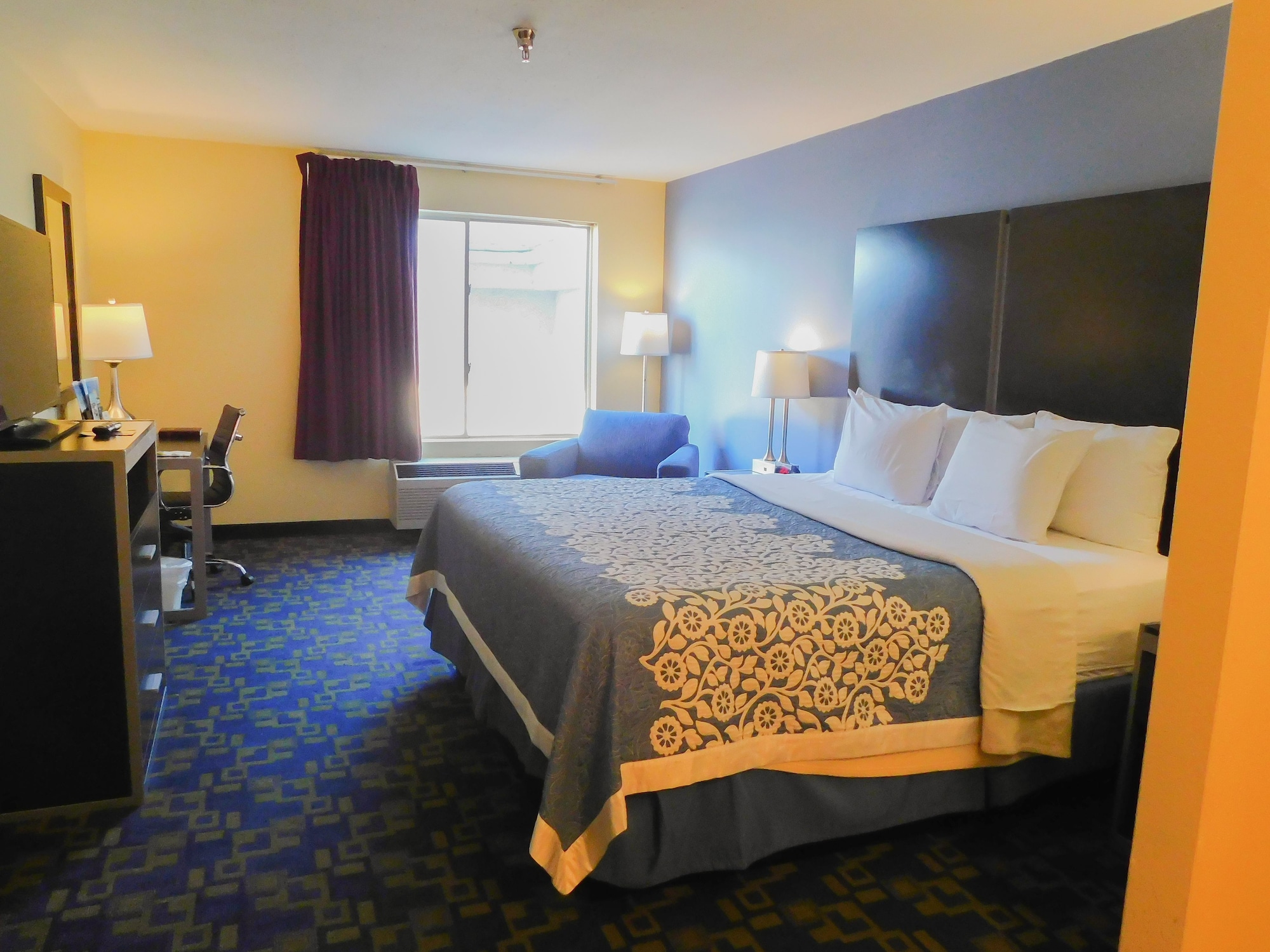 جناح بسرير كينج للمدخنين، Days Inn & Suites by Wyndham Pocahontas 4/5