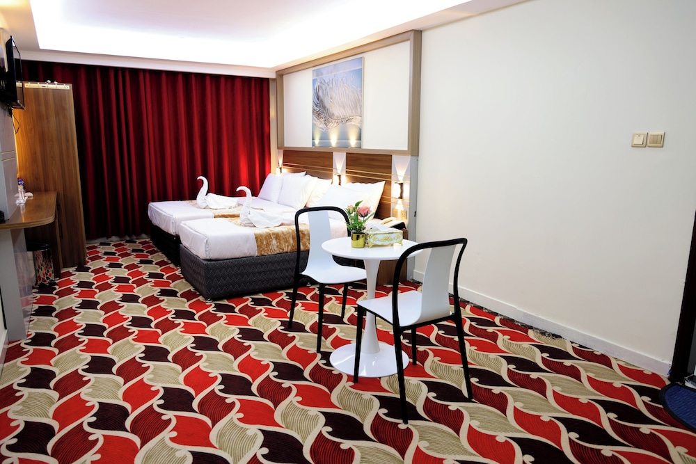 Tanha Park Hotel 35/52