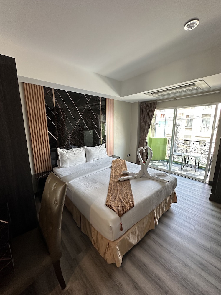 Maleez Lodge Hotel And Restaurant 16/52