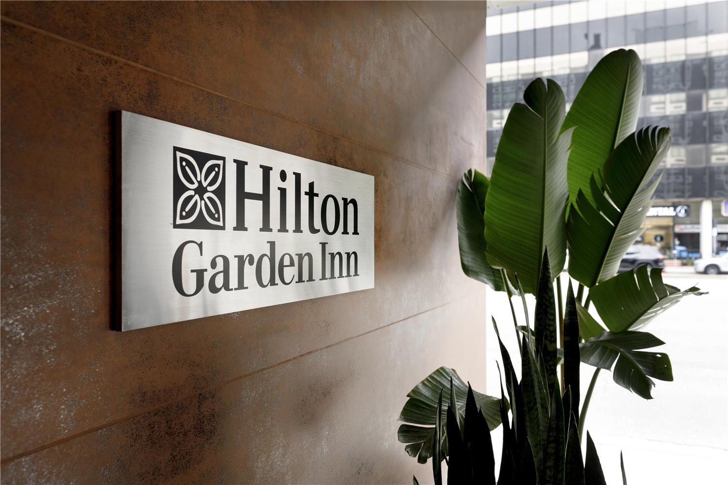 Hilton Garden Inn LAX Los Angeles Airport 16/60