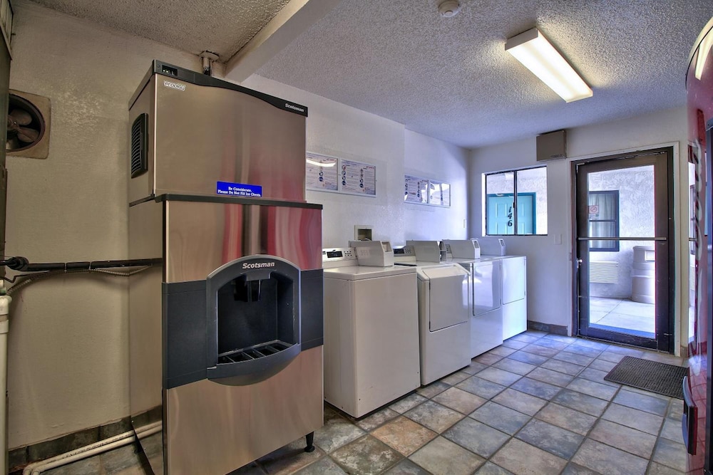 Motel6 Yuma, AZ - East 43/66