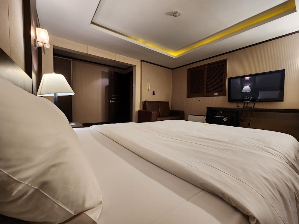 DELUXE, DOUBLE BED